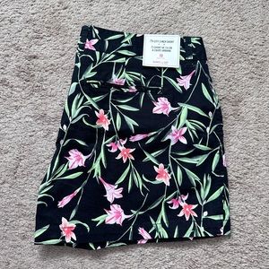 NWT - GAP Black tropical print shorts w/ 3 inch inseam